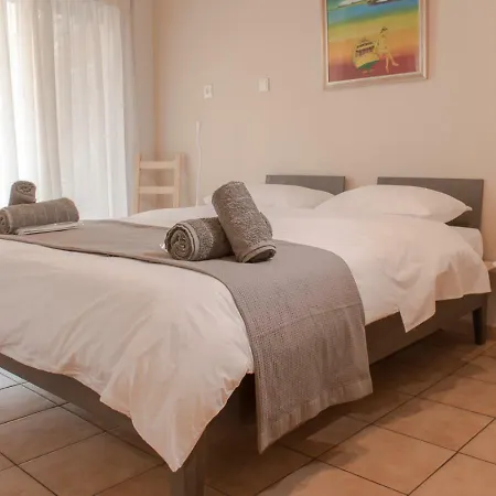 Athens Modern Minimalistic Sunny Studio With Balcony-3